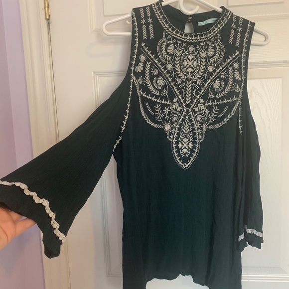 💙 3/30 Emerald Bell Sleeve and Lace Blouse - Picture 2 of 4